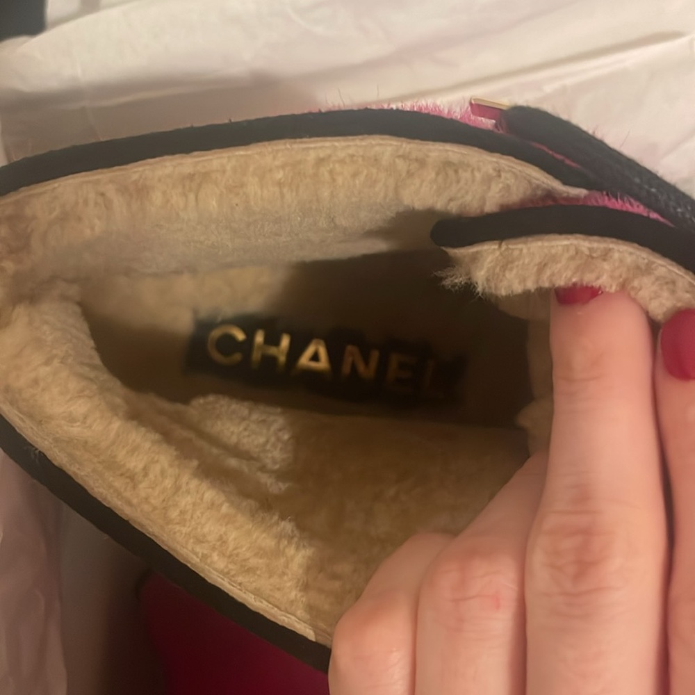 Authentic NEW Chanel Women's Fuchsia shearling lined booties - Picture 6 of 10